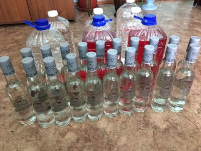 Сотрудники полиции изъяли более 300 литров спиртосодержащей продукции