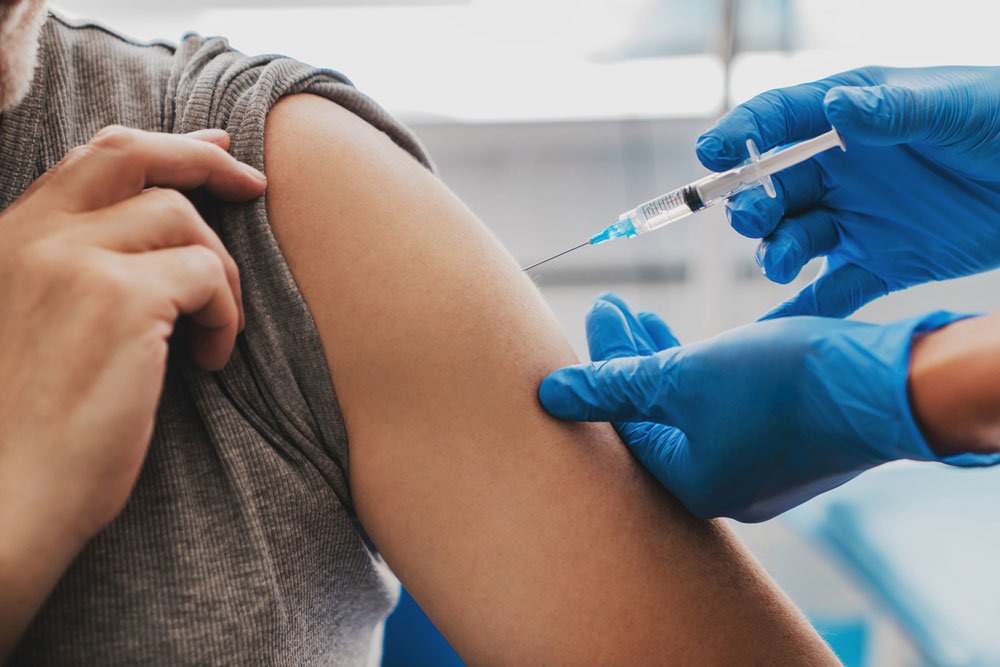 Эндокринологи развеяли миф о влиянии вакцинации на детородную функцию