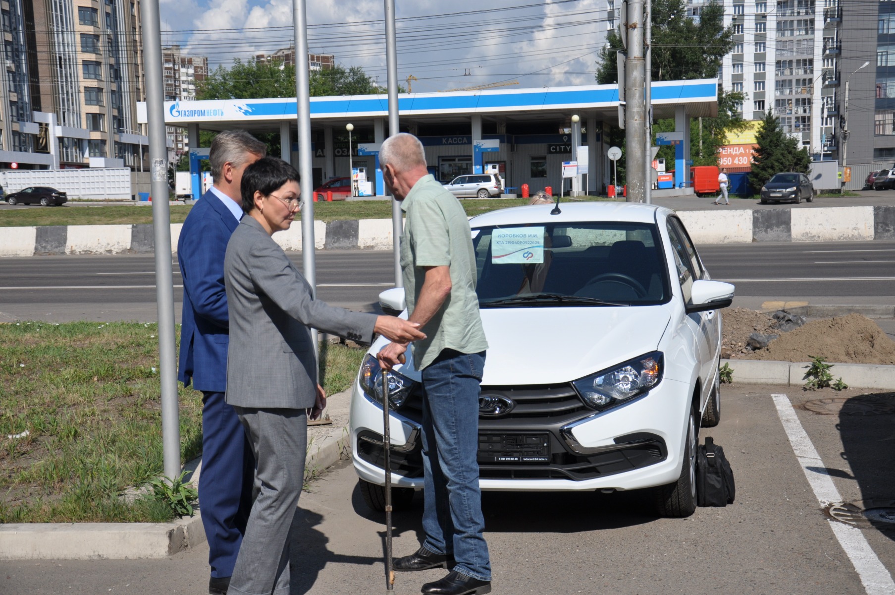 20  жителей  Красноярского края получили автомобили от Социального фонда России