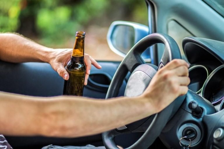 Сотрудники ОГИБДД предупреждают: управление автомобилем в состоянии алкогольного опьянения может привести к трагическим последствиям.